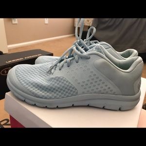 Athletic shoes women’s
